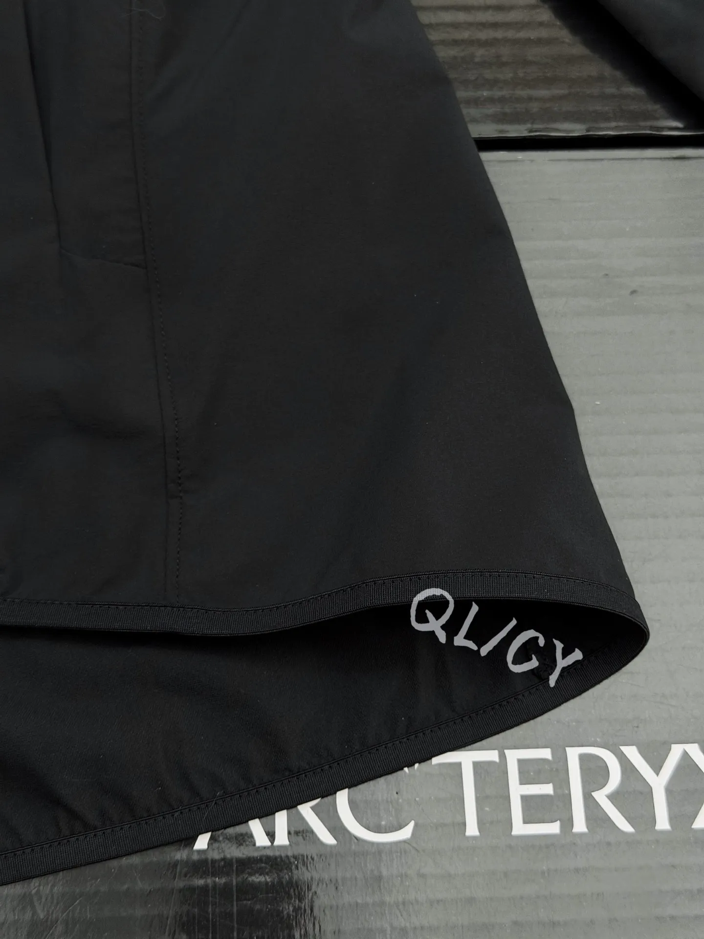 G 44 Arcteryx GAMMA LIGHTWEIGHT HOODY Breathable UPF 75+ 、 Same Style 。 🔍 • ： ， 、Breathable ， “ ” 。 • ： Fortius™ 2.0 ， 、 ， Breathable ， • ： ◦ ， ， 。 ◦ ， ， 、leggings 。 ◦ （ Purple ）， ， 。 • ： 、 、 ， 。 💡 • Size： Size ， 。 • ： ◦ ： T / ， ， Sneakers Boots。 ◦ ： 、 ， 。 • ： ， ， 。